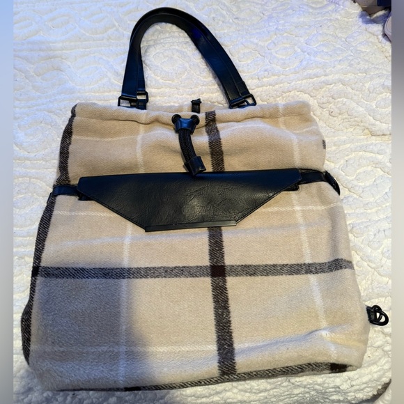 BÉIS the Messenger Tote in Plaid - Picture 1 of 4